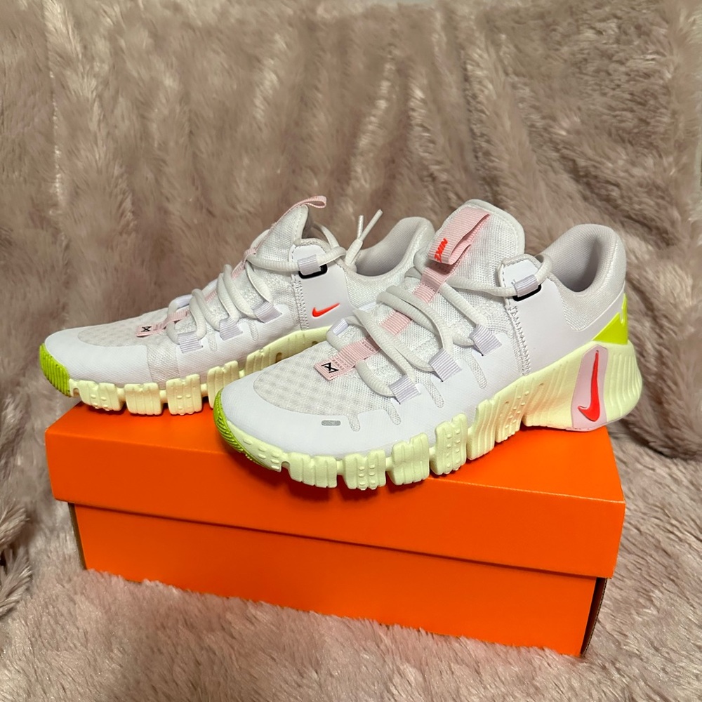 Women’s Nike Free Metcon 5 White/Crimson Size 5.5